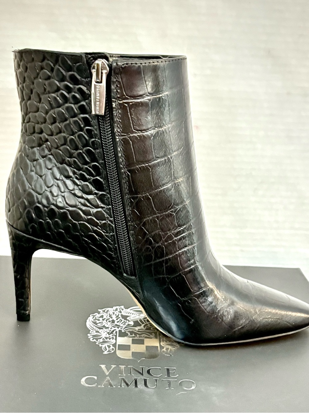 Vince Camuto Allost Black Croc Embossed Leather Ankle Booties size 7